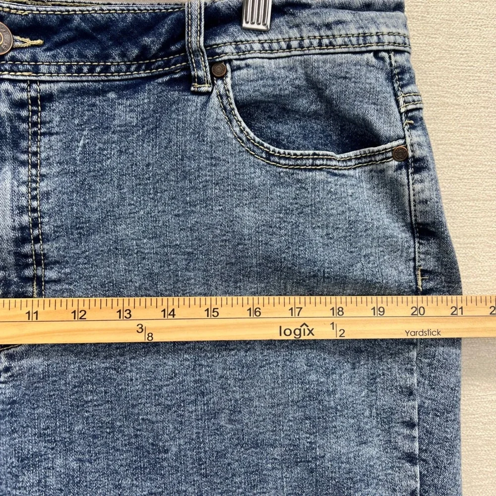 Cato Est 1946 Denim Shorts Cutoff Frayed Raw‎ Hem Blue Wash Casual Curvy Size 14